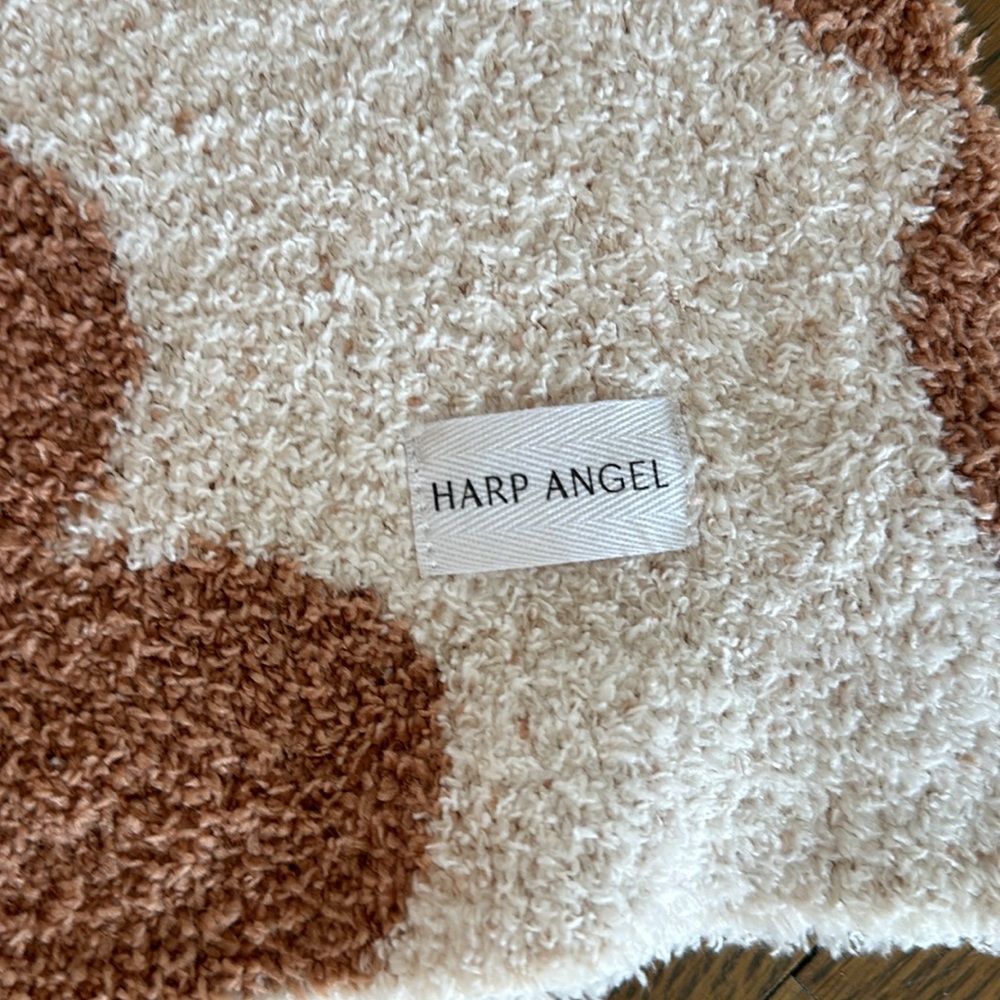 NEW Large Cozy Daisy Blanket - Picture 6 of 8